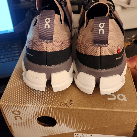 On Running Cloudstratus in Light Brown and Dark Brown - Picture 5 of 6